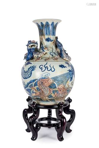 A Chinese porcelain vase 20th Century