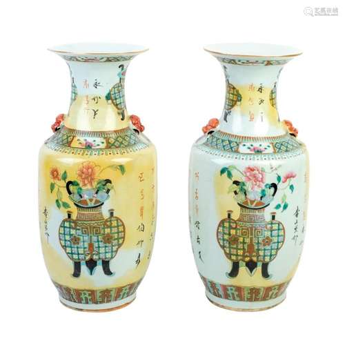 A pair of Chinese vases Republic Age 1912-1949