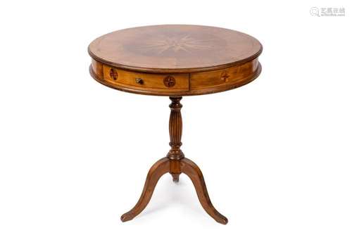 A wood marquetry auxiliar table 20th Century