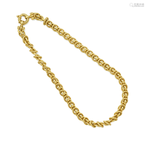 AN 18K GOLD CHAIN NECKLACE