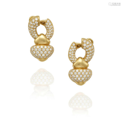 A PAIR OF 18K GOLD AND DIAMOND EARCLIPS