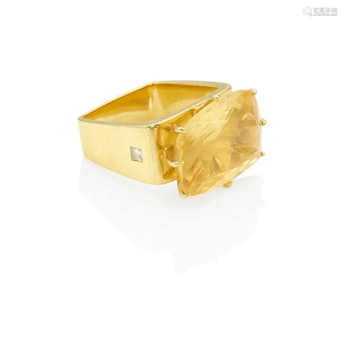 H. STERN: AN 18K GOLD AND CITRINE RING