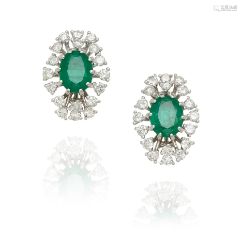 A PAIR OF 18K WHITE GOLD, EMERALD AND DIAMOND EARRINGS