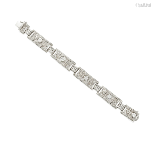 A 14K WHITE GOLD AND DIAMOND BRACELET