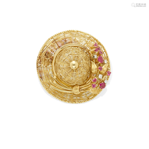 TIFFANY & CO.: AN 18K GOLD, RUBY AND DIAMOND BROOCH