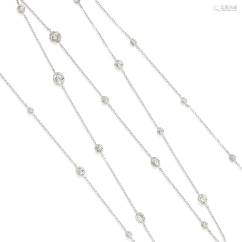 AN 18K WHITE GOLD AND DIAMOND NECKLACE