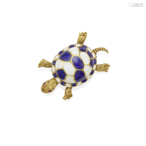 AN 18K GOLD, ENAMEL TURTLE BROOCH