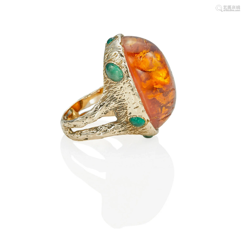 FLATO: A 14K GOLD, AMBER AND EMERALD RING