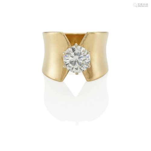 A 14K GOLD AND DIAMOND RING