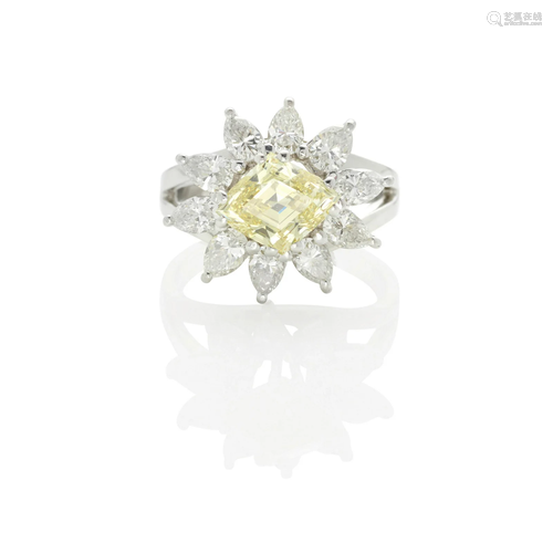 A PLATINUM, FANCY YELLOW DIAMOND AND DIAMOND RING