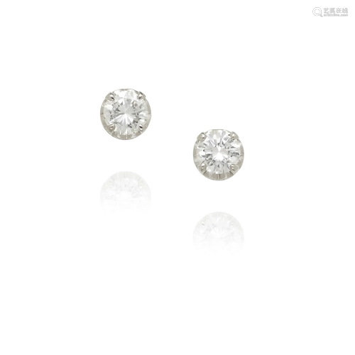 A PAIR OF 14K WHITE GOLD AND DIAMOND STUD EARRINGS