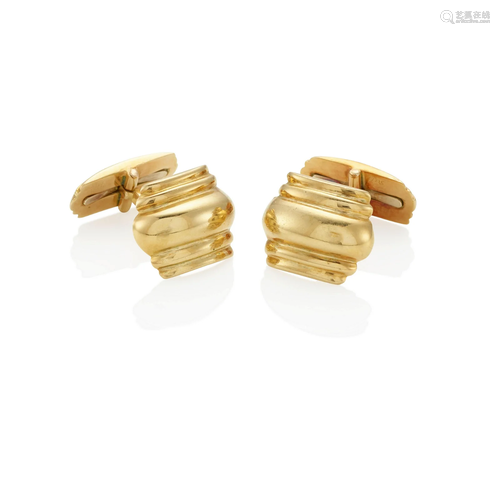 HERMÈS: A PAIR OF 18K GOLD CUFFLINKS, FRANCE