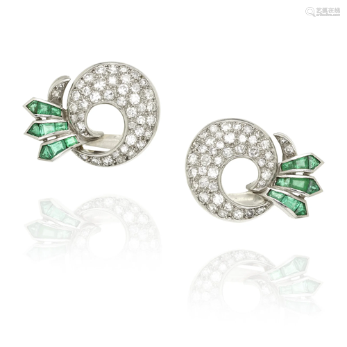 A PAIR OF 18K WHITE GOLD, EMERALD AND DIAMOND EARCLIPS, FRAN...