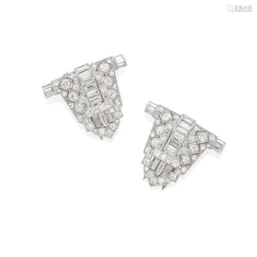 A PAIR OF PLATINUM AND DIAMOND DRESS CLIPS, CIRCA 1920