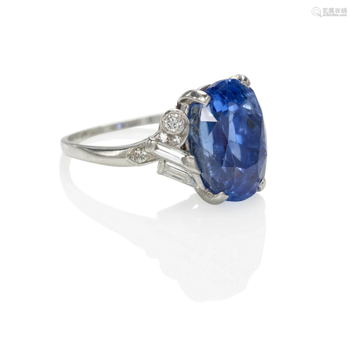 A PLATINUM, SAPPHIRE AND DIAMOND RING