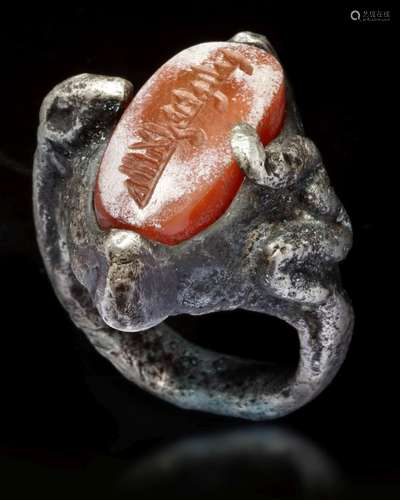 AN AGATE SEAL SILVER RING