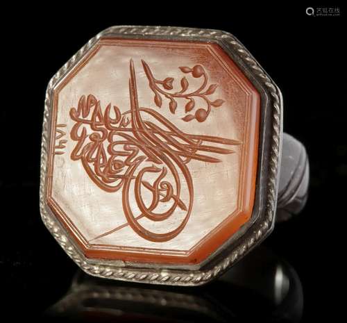 AN OTTOMAN AGATE SEAL SILVER RING