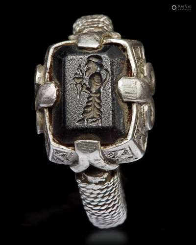 A CHINESE IRON STONE SEAL SILVER RING