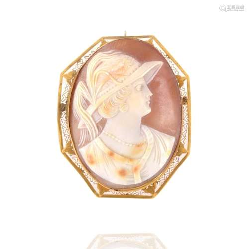 Antique Cameo Pendant / Brooch