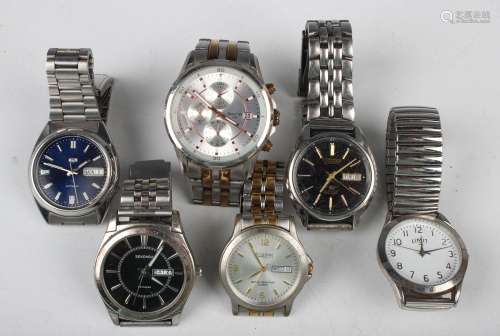 A Seiko 5 Automatic steel gentleman's bracelet wristwatch, c...