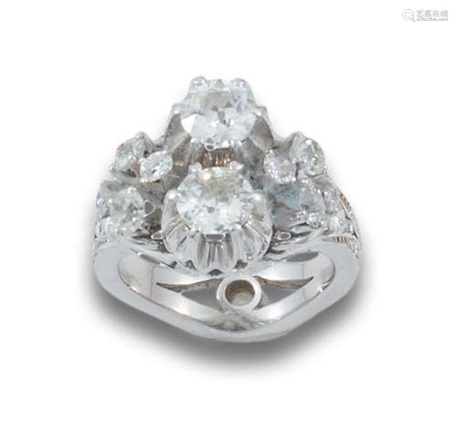You and me ring in 18 kt white gold.