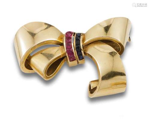 18 kt yellow gold bow-shaped brooch, 1940s.