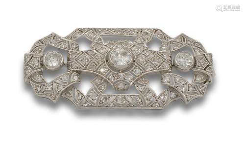 Platinum Art Deco brooch.