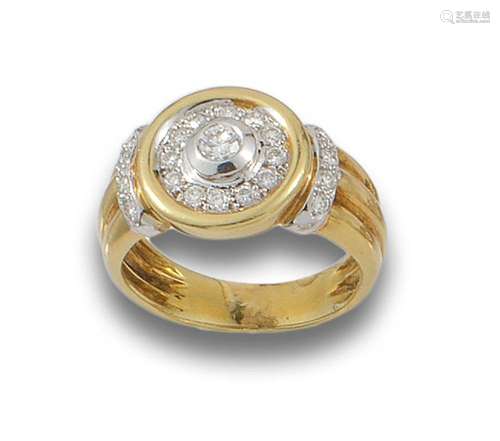 Circular ring, 1980s, in 18 kt white and yellow gold.