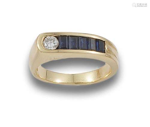 18 kt yellow gold ring.