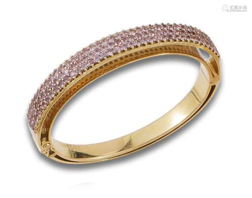 Rigid bracelet, signed VASARI, in 18 kt yellow gold.