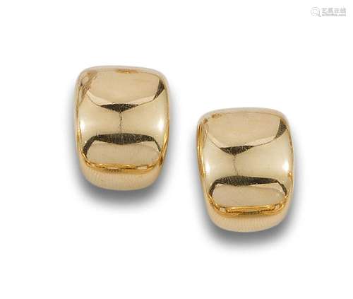 Half Creole earrings signed CARTIER, in 18 kt yellow gold.