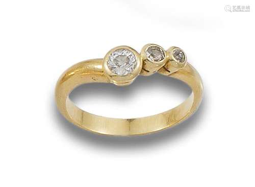 18 kt yellow gold ring.