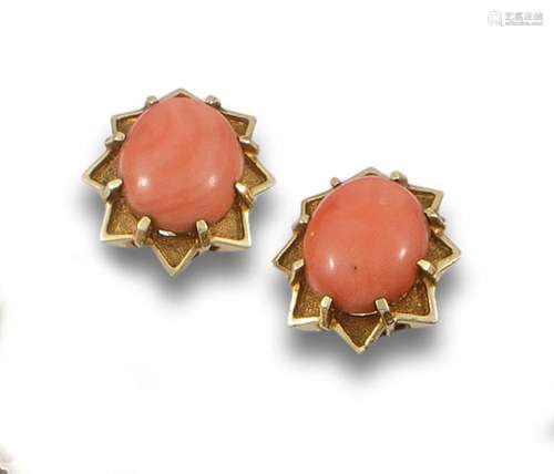 18 kt yellow gold earrings, 1970s.