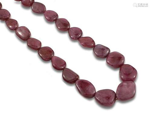 Necklace of a strand of cabochon ruby ​​beads