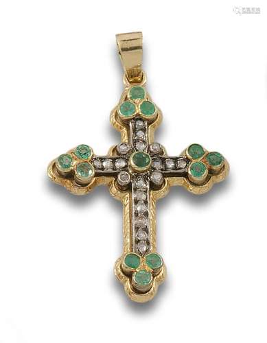 18 kt yellow gold cross pendant.