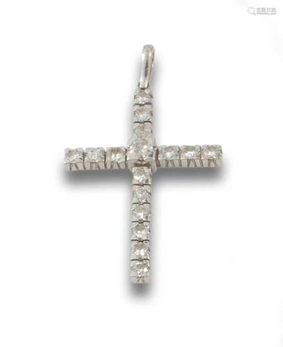 18 kt white gold cross pendant.