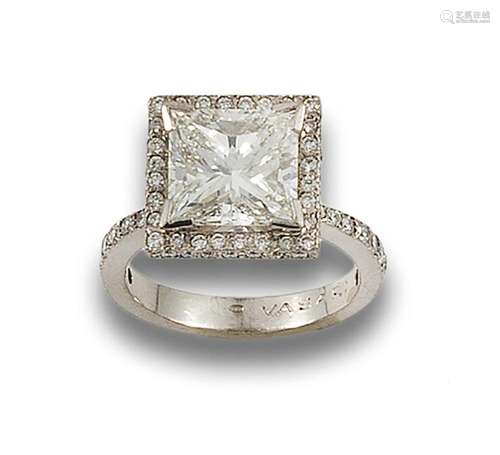 Solitaire ring, signed VASARI, in 18 kt white gold.