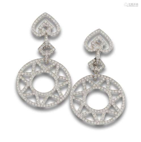 Signed VASARI long earrings in 18 kt white gold.