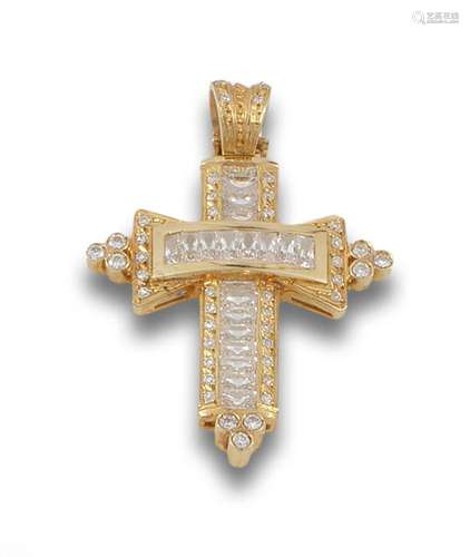 18 kt yellow gold cross pendant.