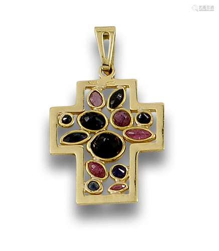 18 kt yellow gold cross pendant.