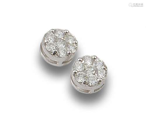 18 kt white gold rosette earrings.