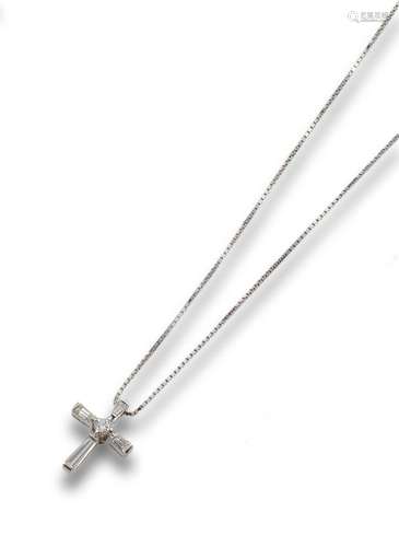 18 kt white gold cross pendant.