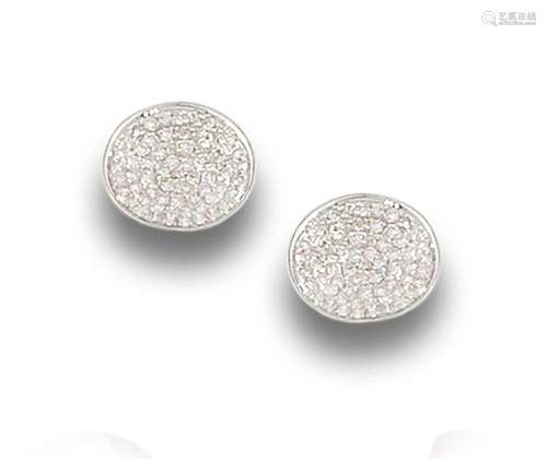 18 kt white gold rosette earrings.