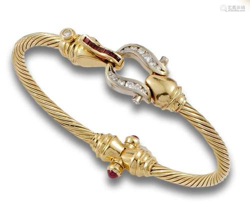 Rigid 18 kt yellow gold bracelet.