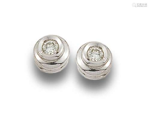 18 kt white gold studs.