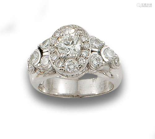 18 kt white gold rosette ring.