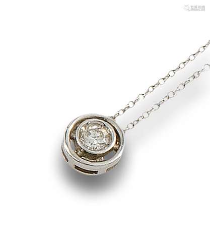 18 kt white gold solitaire pendant.