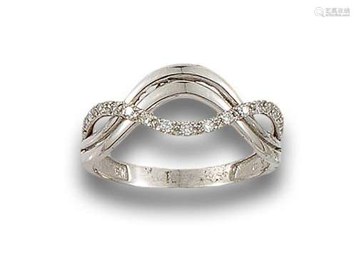 18 kt white gold ring.