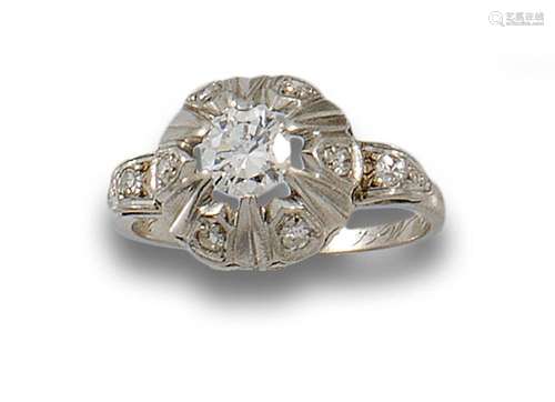 Solitaire ring, old style, 18 kt white gold.