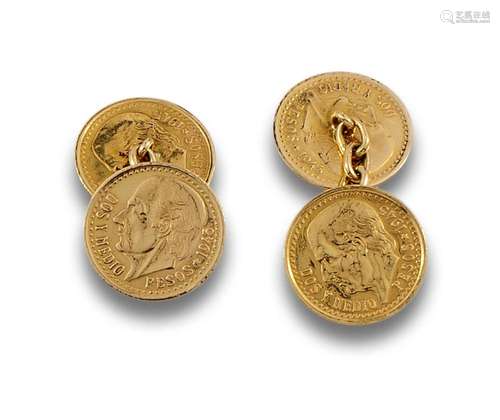 18 kt yellow gold double cufflinks.